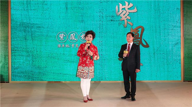 ??中國戲劇梅花獎(jiǎng)得主曾慧與陳卓林現(xiàn)場(chǎng)合唱《鸞鳳分飛》 ??中國戲劇梅花獎(jiǎng)得主曾慧與陳卓林現(xiàn)場(chǎng)合唱《鸞鳳分飛》